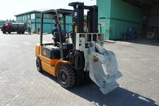 Forklift JJCC 2.5 ton with various handling accessories